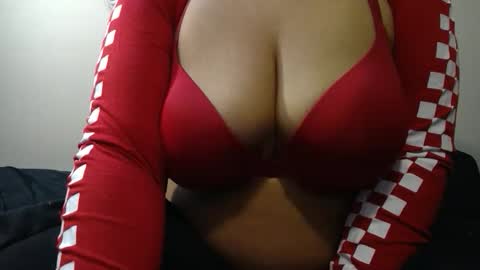 vibe_xxxo online show from 8, 1, 2026