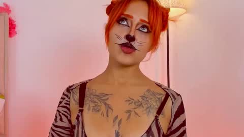 Snapshot of vicioushorse33 chatting on 28, 10, 2025 Sophie and Stan online show from 28, 10, 2025