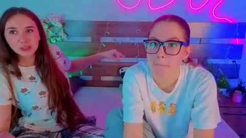 Snapshot of vickipratt chatting on 15, 12, 2025 Stacy Charlotte Lolaon keyboard online show from 15, 12, 2025