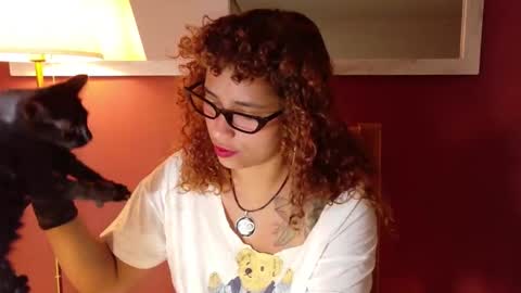 Snapshot of vicky_crazy chatting on 8, 11, 2025 Vicky online show from 8, 11, 2025