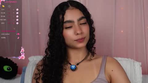 Snapshot of vicky_curly chatting on 14, 9, 2025 vicky_curly online show from 14, 9, 2025