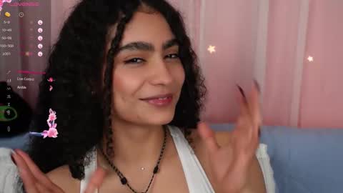 Snapshot of vicky_curly chatting on 18, 9, 2025 vicky_curly online show from 18, 9, 2025