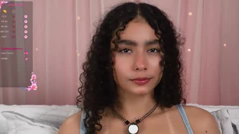 Snapshot of vicky_curly chatting on 19, 10, 2025 vicky_curly online show from 19, 10, 2025