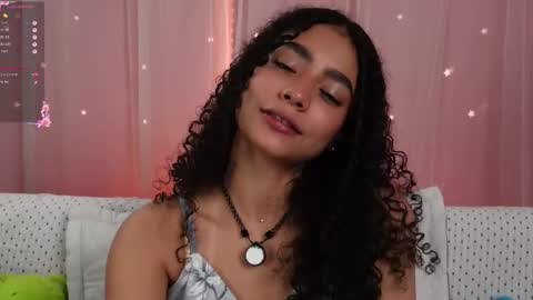 Snapshot of vicky_curly chatting on 8, 11, 2025 vicky_curly online show from 8, 11, 2025