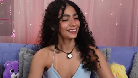 Snapshot of vicky_curly chatting on 13, 11, 2025 vicky_curly online show from 13, 11, 2025