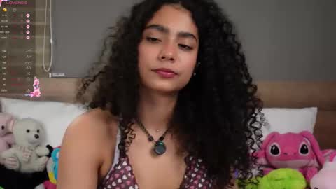 Snapshot of vicky_curly chatting on 22, 11, 2025 vicky_curly online show from 22, 11, 2025