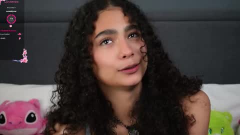 Snapshot of vicky_curly chatting on 14, 12, 2025 vicky_curly online show from 14, 12, 2025