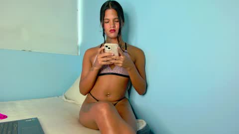 Snapshot of vicky_diamond09 chatting on 25, 5, 2026 Victoria online show from 25, 5, 2026