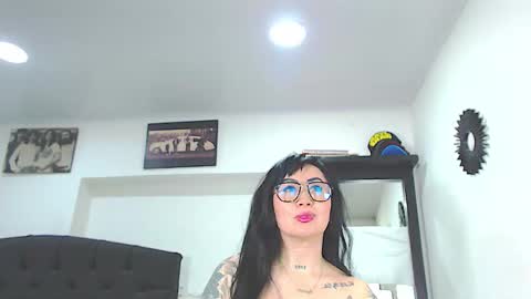 Snapshot of vicky_hotmilf chatting on 16, 9, 2025 Vicky online show from 16, 9, 2025