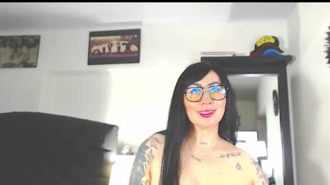 Snapshot of vicky_hotmilf chatting on 1, 10, 2025 Vicky online show from 1, 10, 2025