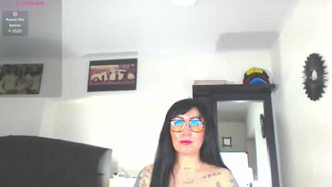Snapshot of vicky_hotmilf chatting on 15, 10, 2025 Vicky online show from 15, 10, 2025