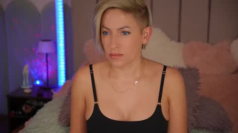 Snapshot of vickysecret96 chatting on 14, 10, 2025 vickysecret96 online show from 14, 10, 2025