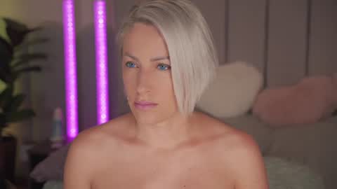 Snapshot of vickysecret96 chatting on 5, 7, 2026 vickysecret96 online show from 5, 7, 2026