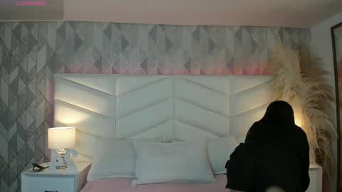 Snapshot of victoria___jonnes chatting on 8, 10, 2025 victoria___jonnes online show from 8, 10, 2025