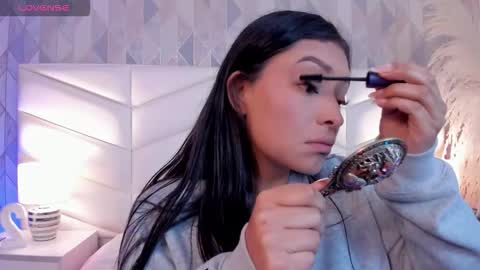 Snapshot of victoria___jonnes chatting on 11, 11, 2025 victoria___jonnes online show from 11, 11, 2025