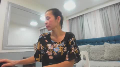 Victoria  grey  online show from 14, 4, 2026