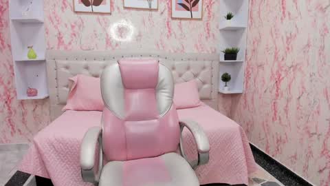 Victoria Houston  online show from 27, 12, 2024