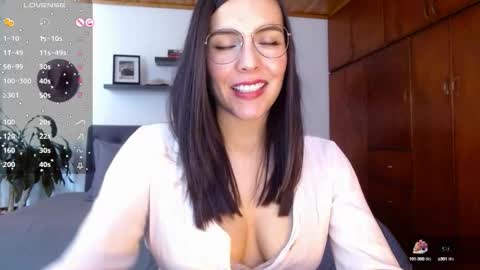 VICTORIA MARTELO online show from 10, 10, 2025
