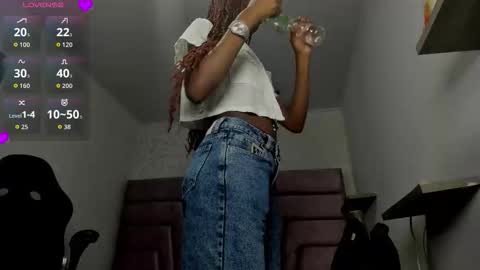 Snapshot of victoria_noir_18 chatting on 27, 11, 2025 Vicky online show from 27, 11, 2025