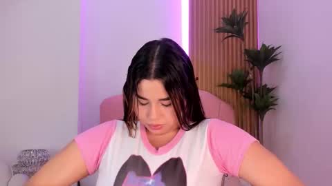 Snapshot of victoria_vallejo chatting on 4, 11, 2025 victoria online show from 4, 11, 2025