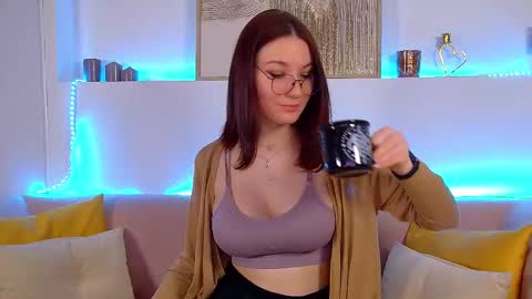 Snapshot of victoriaardern chatting on 4, 3, 2025 Victoria online show from 4, 3, 2025