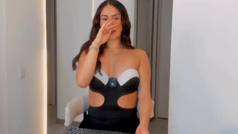 Snapshot of victoriafit7 chatting on 28, 11, 2025 Vcitoria online show from 28, 11, 2025