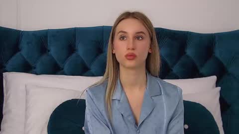 Snapshot of victoriahopson chatting on 12, 11, 2025 Victoria online show from 12, 11, 2025