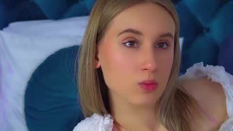 Snapshot of victoriahopson chatting on 25, 11, 2025 Victoria online show from 25, 11, 2025