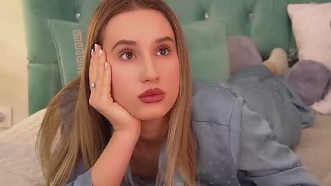 Snapshot of victoriahopson chatting on 13, 12, 2025 Victoria online show from 13, 12, 2025