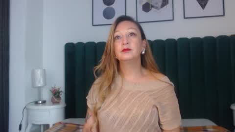 Snapshot of victoriaqueen_fg_ chatting on 6, 10, 2025 victoriaqueen_fg_ online show from 6, 10, 2025