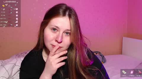 Snapshot of victoriassecrets_ chatting on 3, 3, 2025 victoriassecrets_ online show from 3, 3, 2025