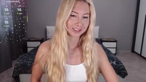 Snapshot of victoriatiger chatting on 21, 10, 2025 VictoriaTiger online show from 21, 10, 2025