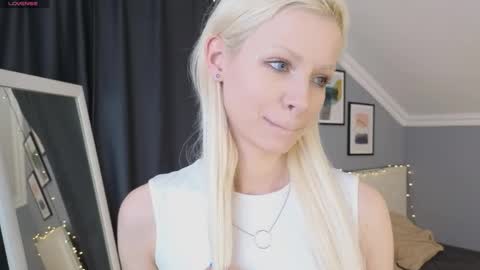 Snapshot of vienna_gones chatting on 4, 4, 2026 Eva online show from 4, 4, 2026