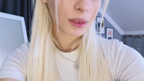 Snapshot of vienna_gones chatting on 14, 4, 2026 Eva online show from 14, 4, 2026