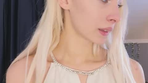 Snapshot of vienna_gones chatting on 25, 4, 2026 Eva online show from 25, 4, 2026