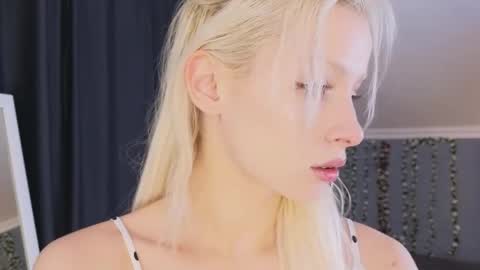 Snapshot of vienna_gones chatting on 26, 4, 2026 Eva online show from 26, 4, 2026