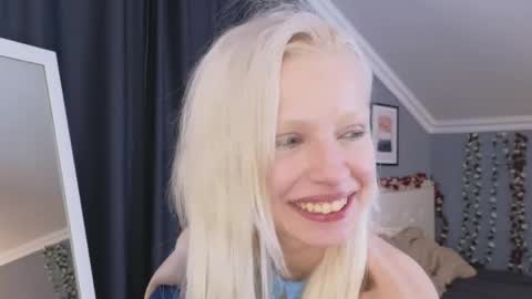 Snapshot of vienna_gones chatting on 29, 4, 2026 Eva online show from 29, 4, 2026