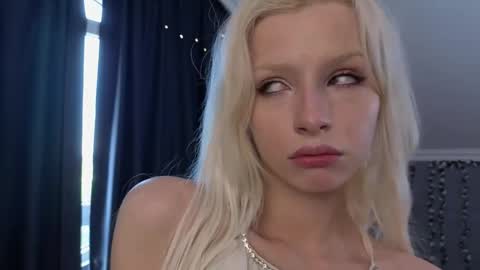 Snapshot of vienna_gones chatting on 7, 5, 2026 Eva online show from 7, 5, 2026