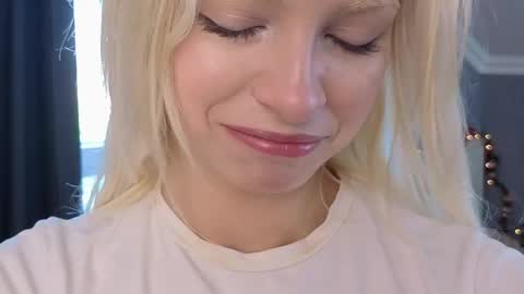 Snapshot of vienna_gones chatting on 8, 5, 2026 Eva online show from 8, 5, 2026