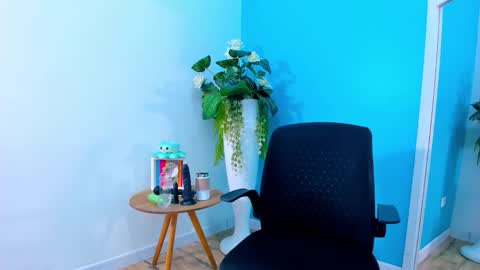 viictoriiasaenz online show from 4, 3, 2026