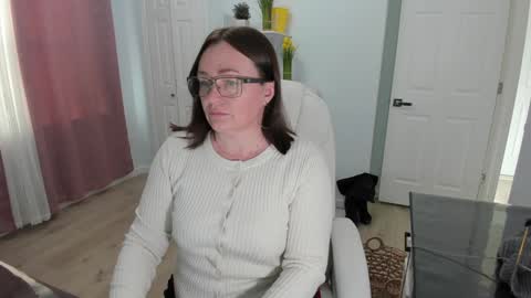 Ukrainian-woman online show from 28, 1, 2025