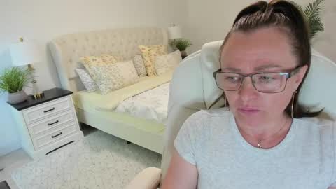 Snapshot of vika7333 chatting on 3, 6, 2026 Ukrainian-woman online show from 3, 6, 2026