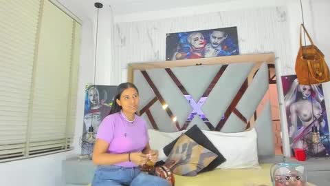 vikiTomson online show from 8, 1, 2025