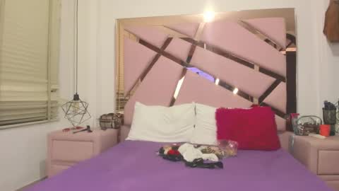 vikiTomson online show from 16, 1, 2025