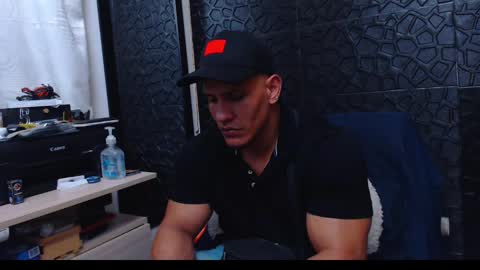 Viktor Herrera online show from 1, 2, 2025