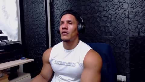 Viktor Herrera online show from 4, 3, 2025