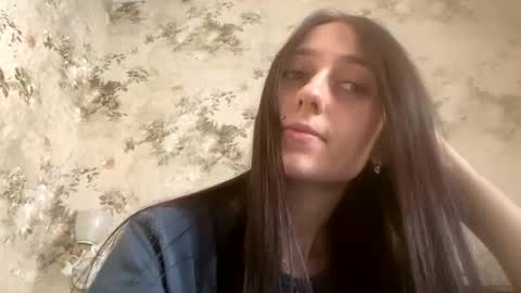 Snapshot of viktoria9898 chatting on 23, 10, 2025 Sweett online show from 23, 10, 2025