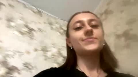 Snapshot of viktoria9898 chatting on 31, 10, 2025 Sweett online show from 31, 10, 2025