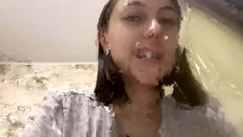 Snapshot of viktoria9898 chatting on 4, 12, 2025 Sweett online show from 4, 12, 2025