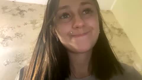 Snapshot of viktoria9898 chatting on 3, 3, 2026 Sweett online show from 3, 3, 2026